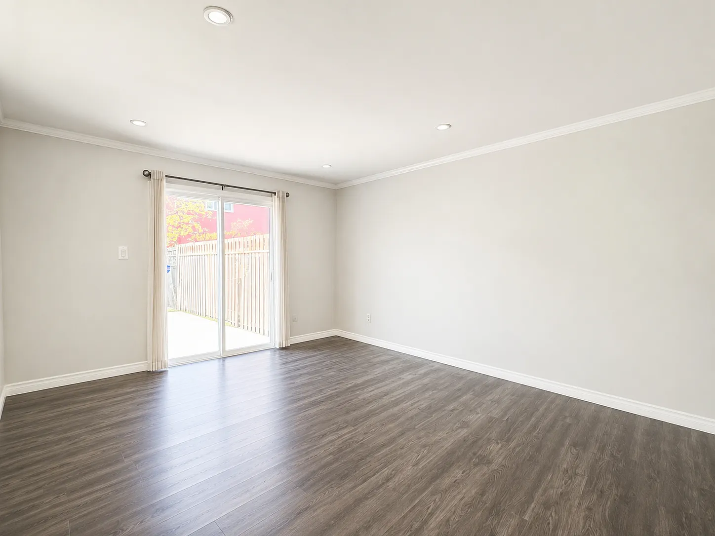 1178 Upper Wentworth St — Photo 2