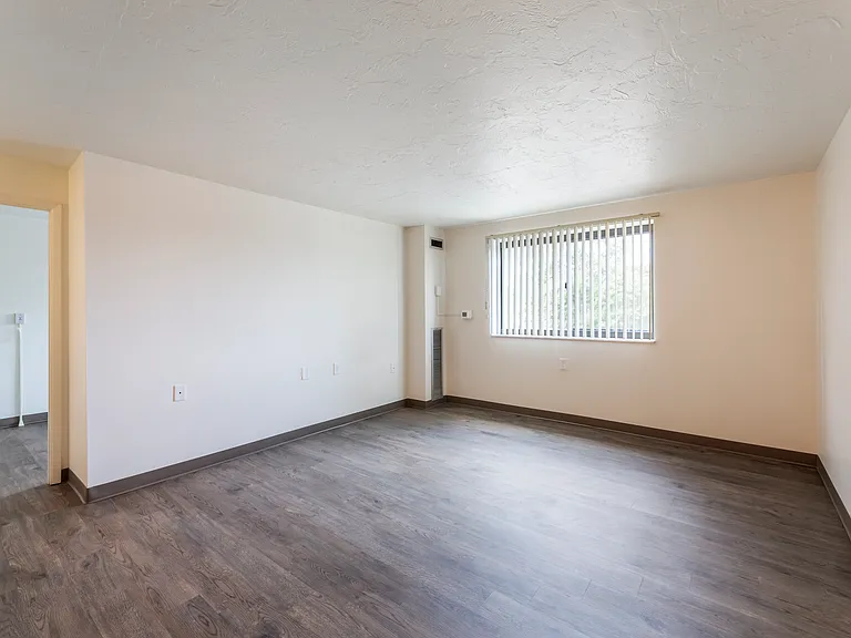 Euclid Hill Villa Apartments — Photo 9