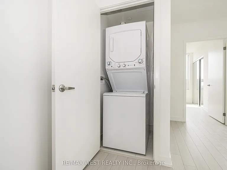 4010 Eglinton Ave W #815 — Photo 16