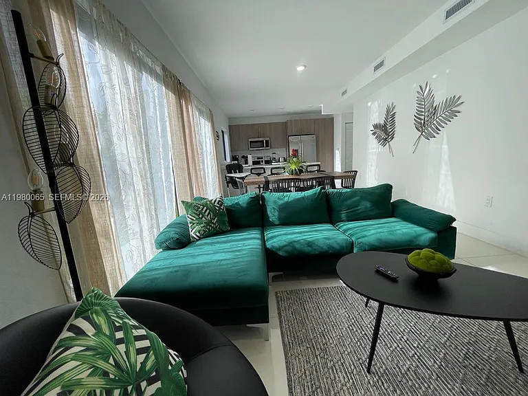 302 NW 11th Ct — Photo 54