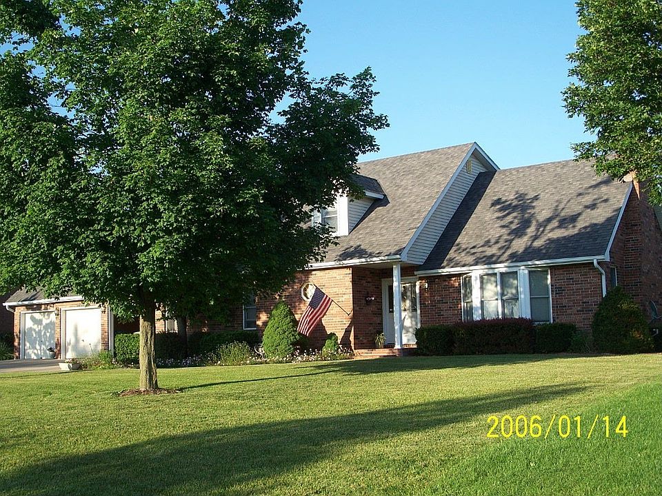 Fantasic shaded front yard!