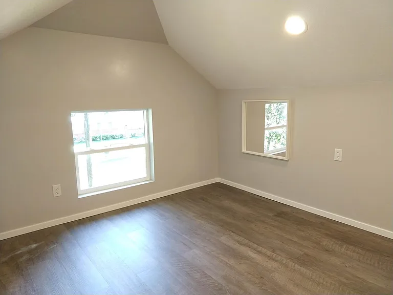 433 E Center St — Photo 16
