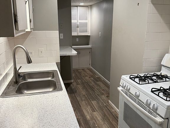4th image of 2710 Tracy Ave #1N