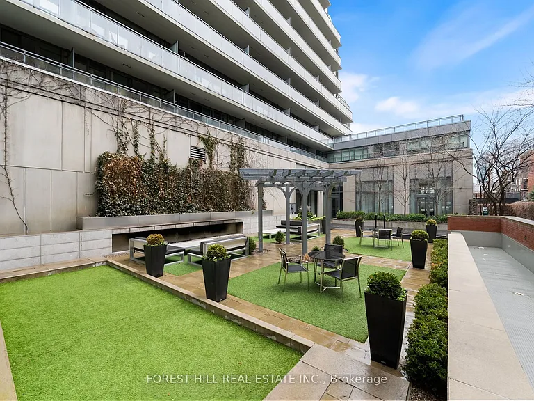 775 King St W #425 — Photo 28