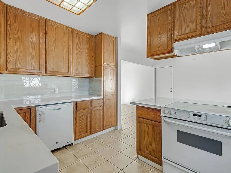 1930 Stillman Ave — Photo 13