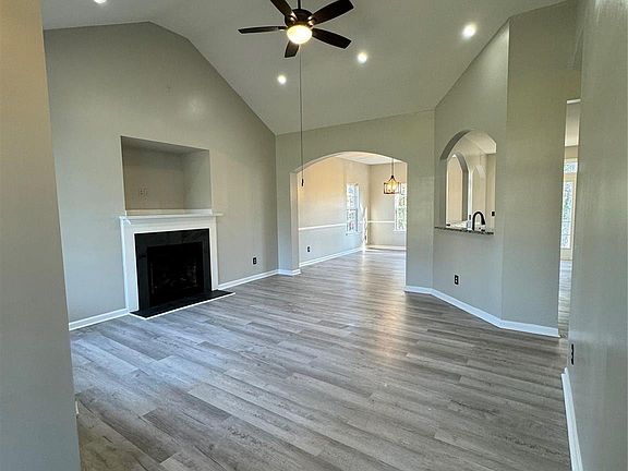 3rd image of 6203 Hanna Ct