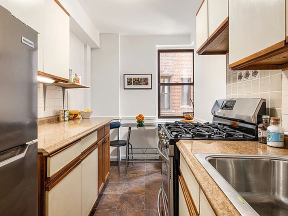 4th image of 90 Park Ter E APT 2E
