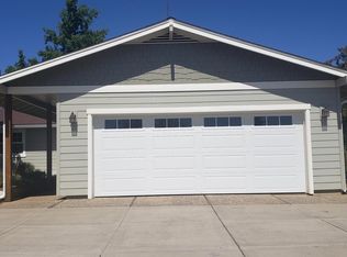 3980 Livingston Rd, Central Point, OR 97502