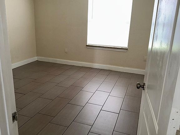 3rd image of 3926 Versailles Dr #B