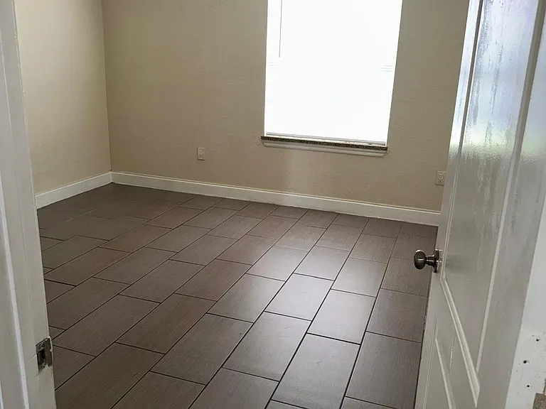 3926 Versailles Dr #B — Photo 3
