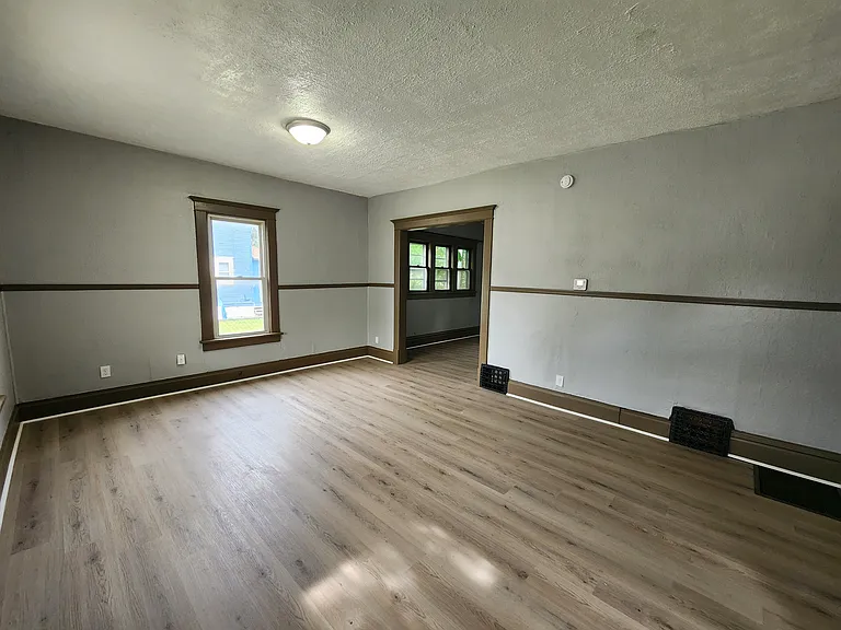 525 Courtland St — Photo 3