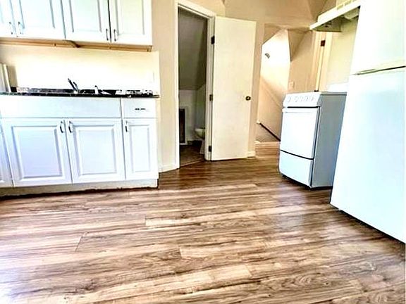 2nd image of 538 Jefferson Ave #3
