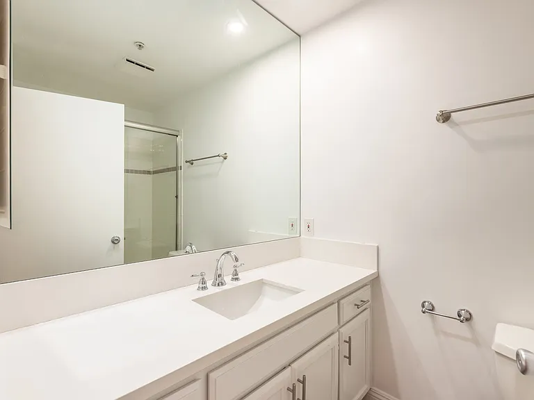 12340 Montana Ave #202 — Photo 23