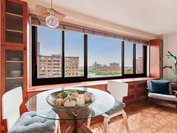 185 Hall Street image 3 of 10