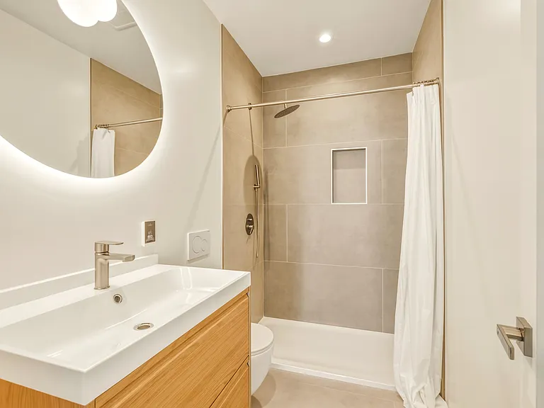 519 Capp St #B — Photo 7