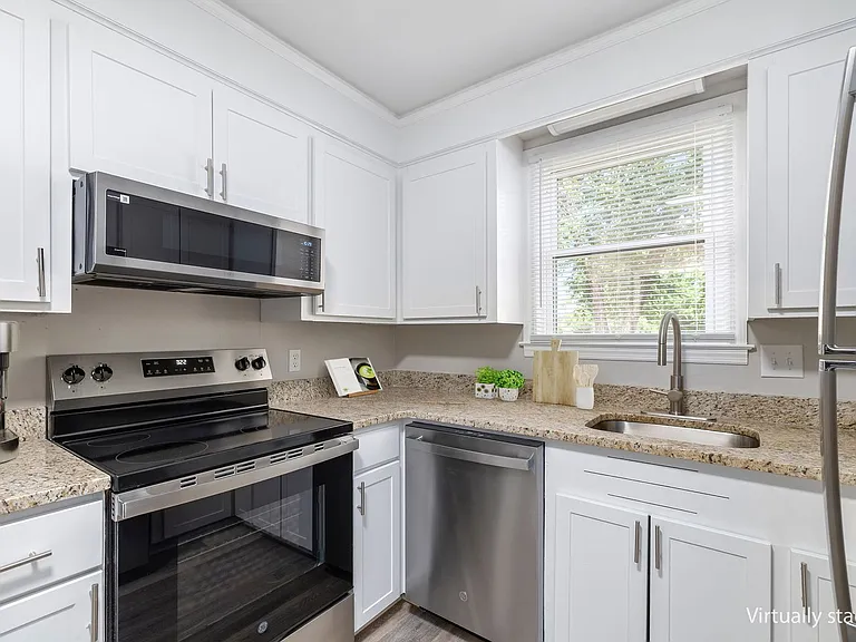 11 Highland Ave — Photo 31