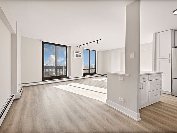 2nd image of 6166 N Sheridan Rd APT 8H