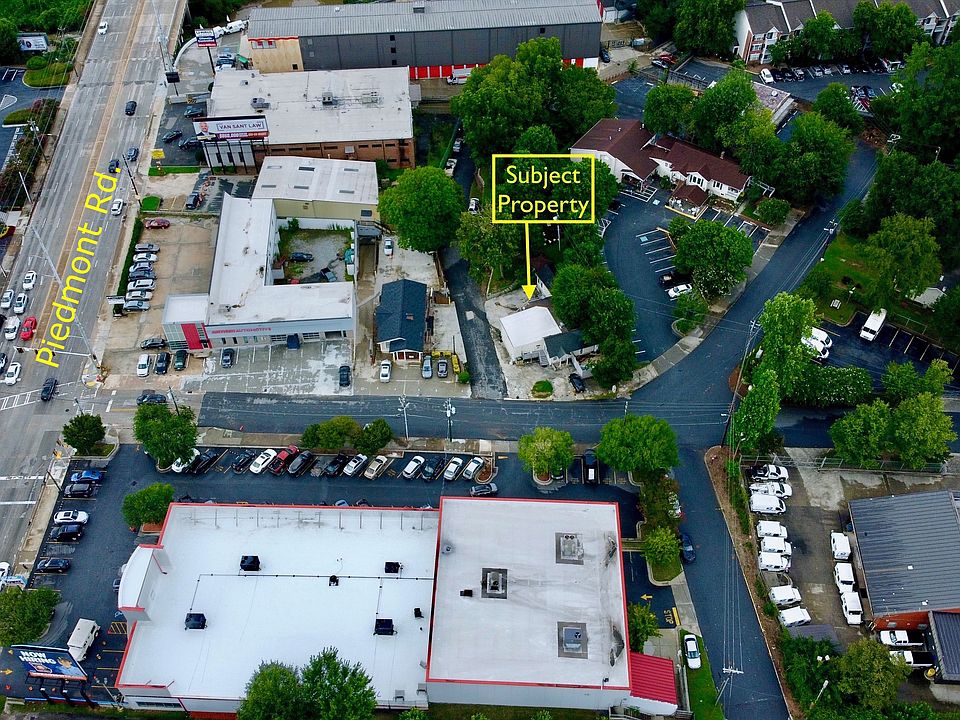 2nd image of 12 Lakeshore Dr NE APT A
