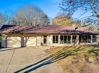 980 Oakview Dr, Oneida, WI 54155