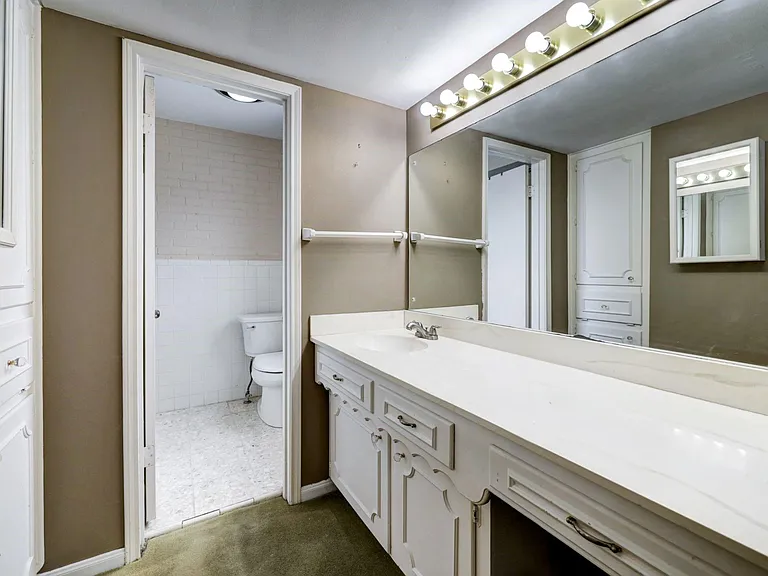 1422 Walnut Bend Ln #1/14 — Photo 8