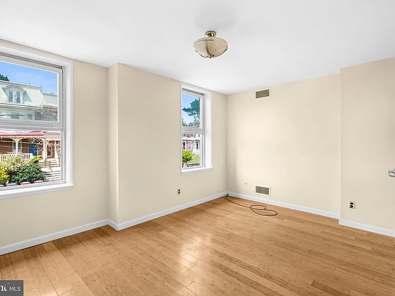 1016 Kirk Ave — Photo 10