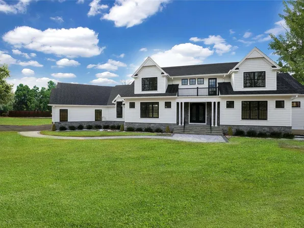 14 Knell Lane, Dix Hills, NY 11746