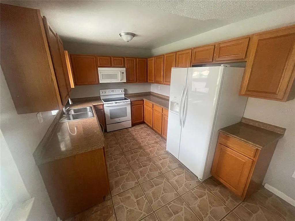 4 bed, 2.0 bath, 1642 sqft, $2,500 — Photo 3