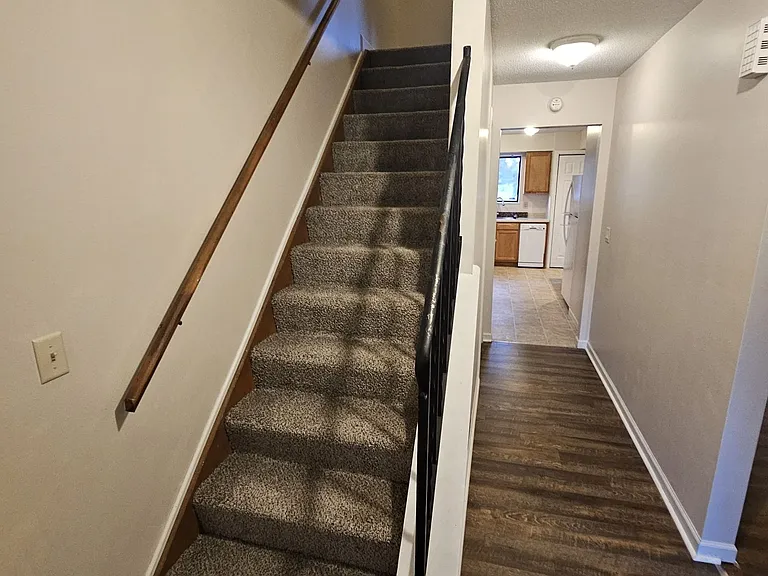 89 Stornoway Dr W — Photo 13