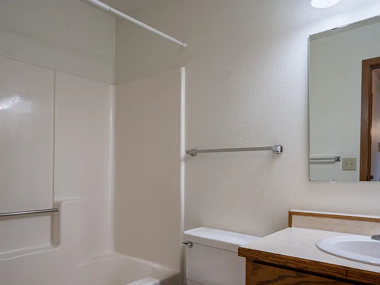 Fargo, ND Southview Village Apartments | Bathroom