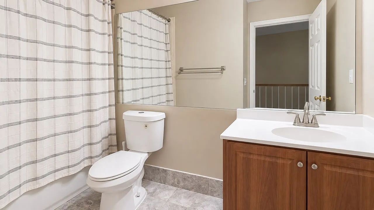 3 bed, 1640 sqft, $820 — Photo 1
