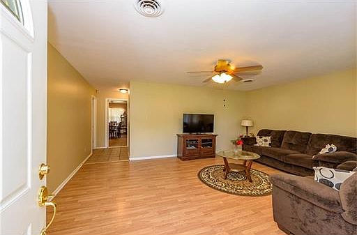 2nd image of 1809 Cedarwood Dr