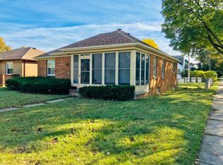 5433 W Lincoln Creek Dr, Milwaukee, WI 53218