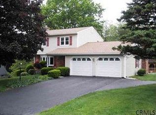 2 Boncroft Dr, East Greenbush, NY 12061