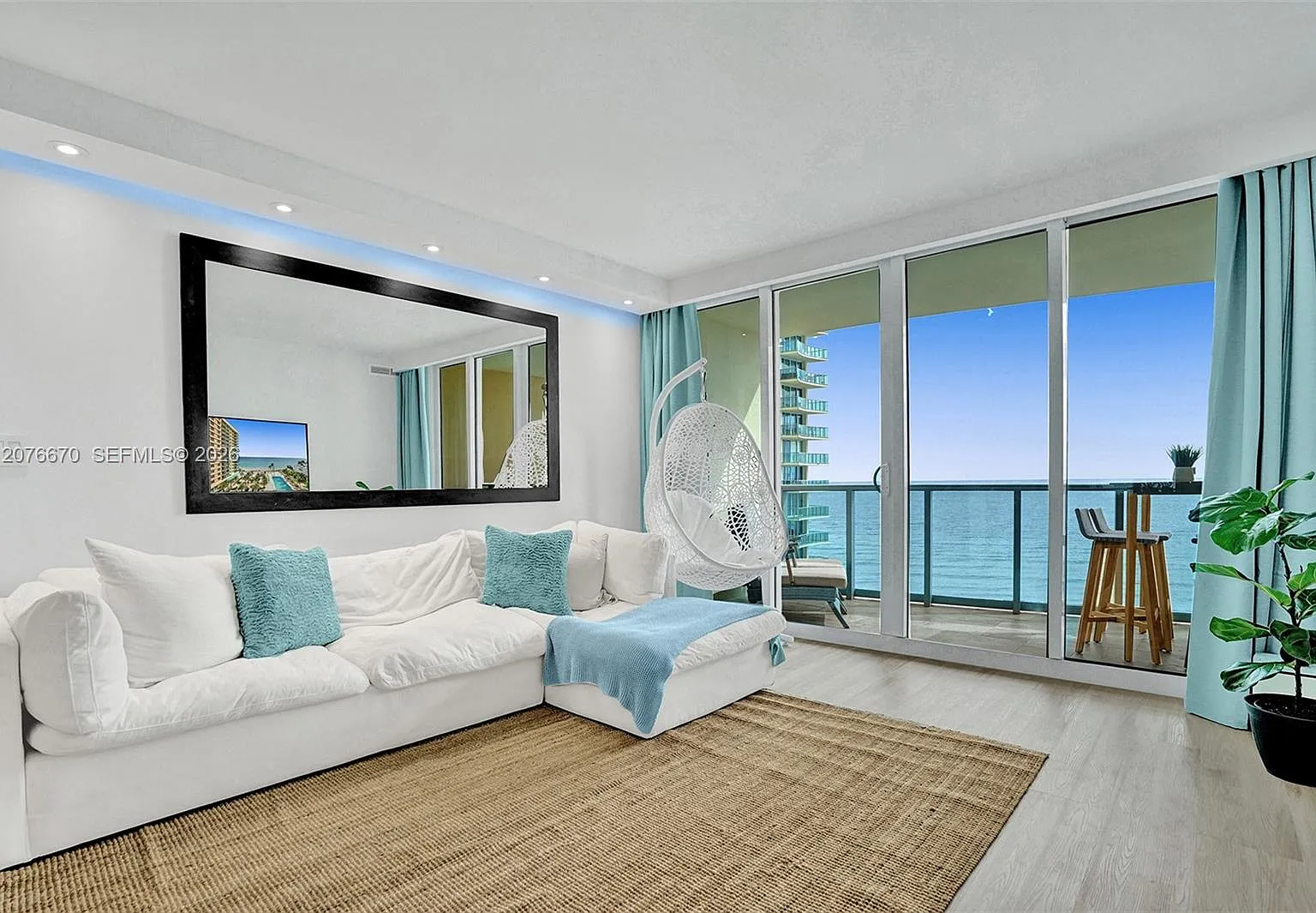 Wave Condo — Photo 2