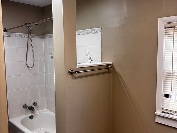 4th image of 3345 36th Ave S
