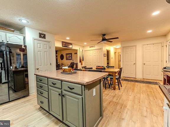 5th image of 216 Angel Country Ln