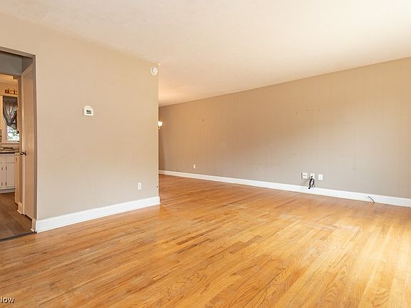 5th image of 36095 Hillcrest Dr