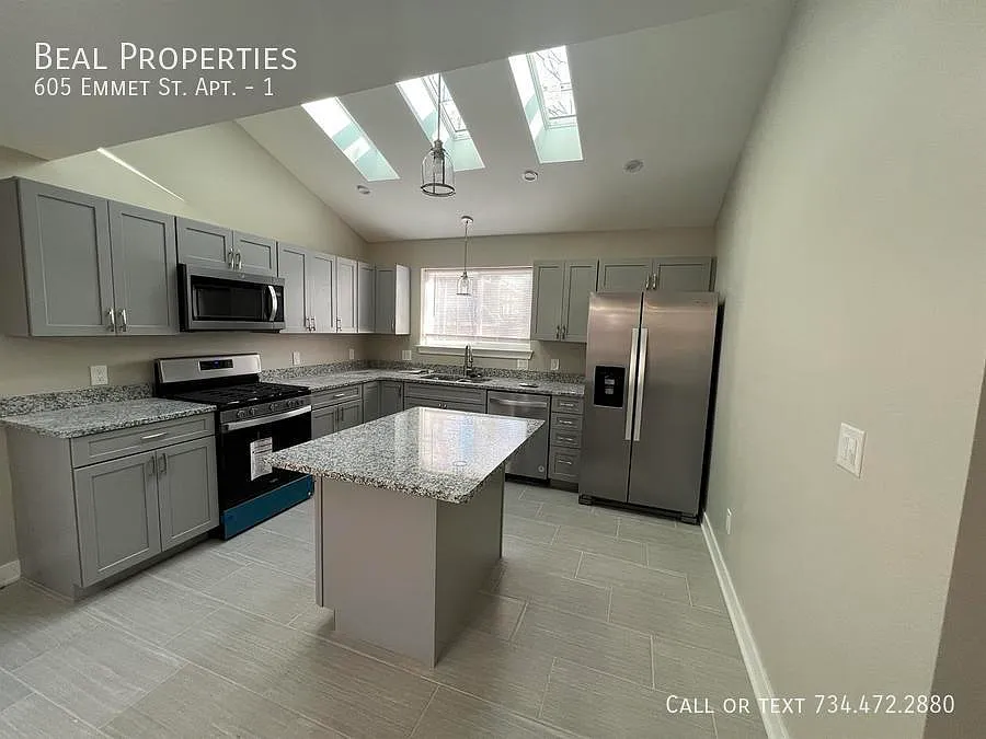 3 bed, 997 sqft, $2,200 — Photo 4