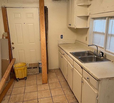 5th image of 2135 5th St E