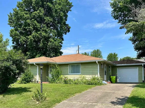 4 Westgate Cir, Jacksonville, IL 62650