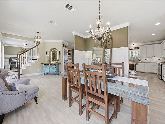 4th image of 305 Affleck Rd