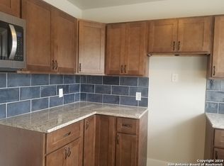 555 Club Dr APT 5, San Antonio, TX 78201