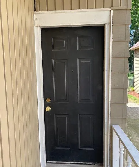 617 Fremont Ave NW — Photo 3