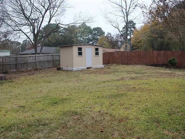 2403 Balsam St — Photo 15