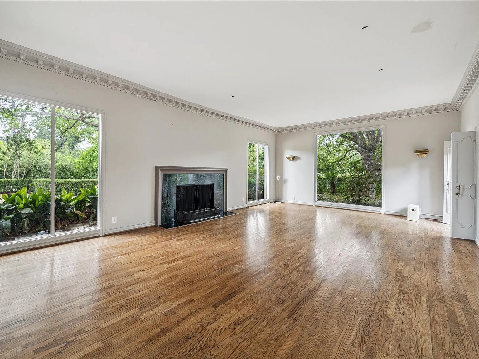 4 bed, 6.5 bath, 6007 sqft, $8,250 — Photo 4