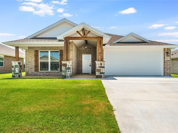 1715 Edwards St, Pea Ridge, AR 72751