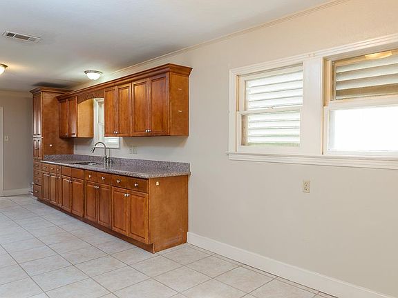 5th image of 5011 Avenue N 1/2