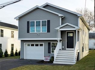17 Crane St, Pawtucket, RI 02860