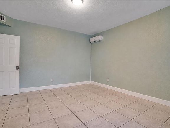 5th image of 316 W COLUMBUS DRIVE