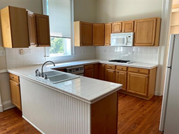 2nd image of 2640 Bellevue Ave #1